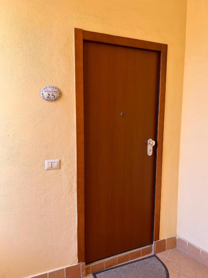 Vico Longo 25 - Ensuit Flat In The Heart Of Nápoly Kültér fotó