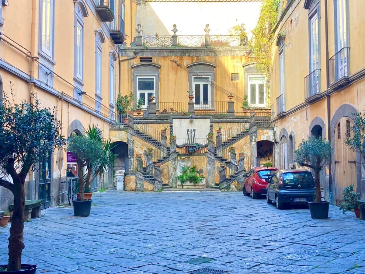 Vico Longo 25 - Ensuit Flat In The Heart Of Nápoly Kültér fotó